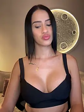 Snapshot of SarahhSmitth1 chatting on February 5, 12:06 am SarahhSmitth1 online show from February 5, 12:06 am