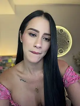 Snapshot of SarahhSmitth1 chatting on July 10, 11:27 pm SarahhSmitth1 online show from July 10, 11:27 pm