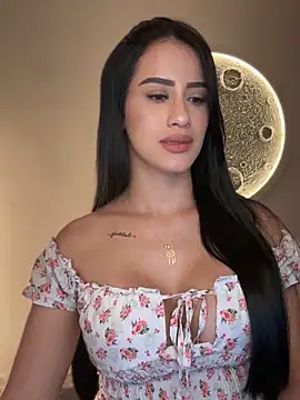 SarahhSmitth1 online show from October 18, 12:01 am