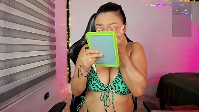 Snapshot of hollymollyxoxo chatting on July 18, 3:20 pm hollymollyxoxo online show from July 18, 3:20 pm