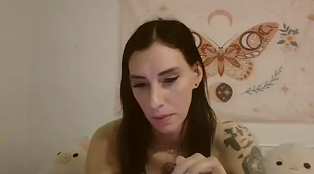 Snapshot of averietheangel chatting on February 19, 4:44 pm averietheangel online show from February 19, 4:44 pm
