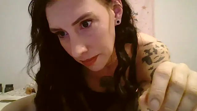 Snapshot of averietheangel chatting on January 4, 6:40 pm averietheangel online show from January 4, 6:40 pm