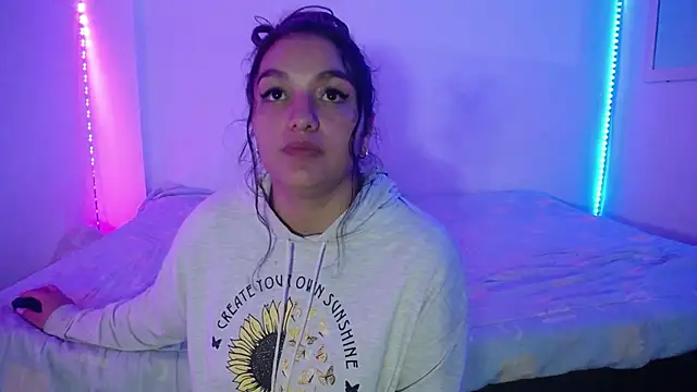 Snapshot of Laurenkenner_ chatting on March 21, 6:18 pm Laurenkenner online show from March 21, 6:18 pm