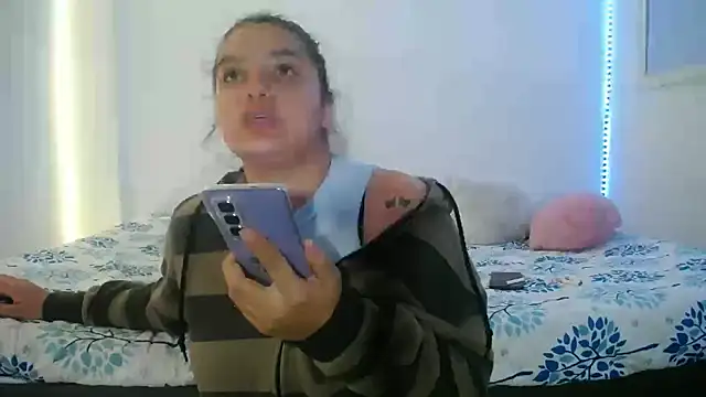 Snapshot of Laurenkenner_ chatting on February 13, 4:17 pm Laurenkenner online show from February 13, 4:17 pm