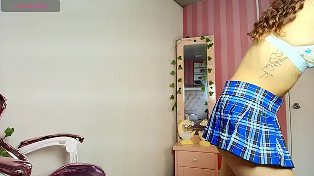 Snapshot of Tomoe_b chatting on March 20, 3:56 am Tomoe b online show from March 20, 3:56 am