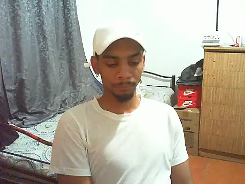 29YOURZ 28  online show from November 13, 9:30 pm