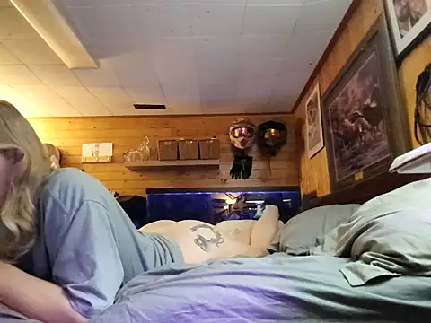 Ryan and Aurora online show from April 13, 8:24 pm