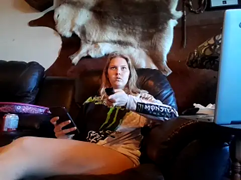 Ryan and Aurora online show from April 20, 3:13 pm