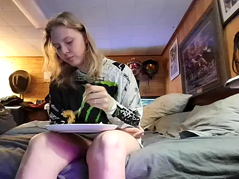 Ryan and Aurora online show from April 17, 10:34 pm