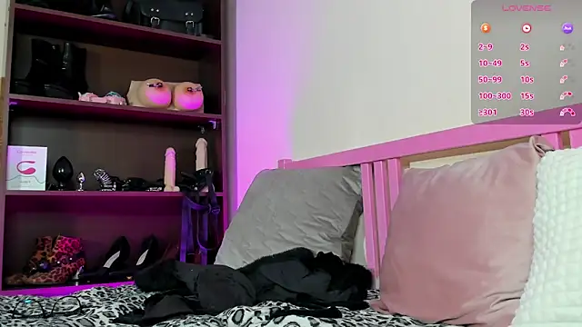 MisssLola online show from February 26, 5:10 pm