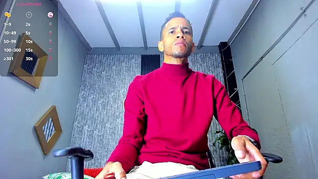 Snapshot of alex_bigcock11 chatting on March 22, 11:53 am alex bigcock11 online show from March 22, 11:53 am