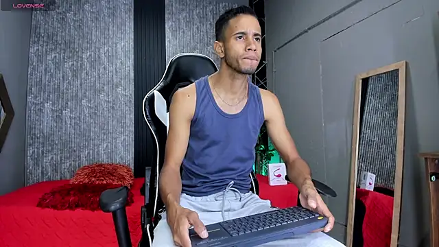 Snapshot of alex_bigcock11 chatting on March 20, 11:05 am alex bigcock11 online show from March 20, 11:05 am