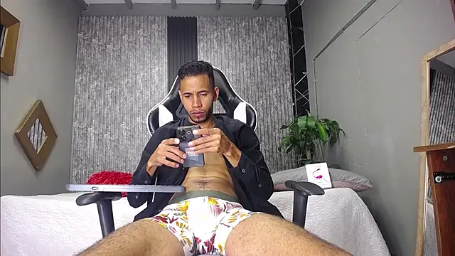 Snapshot of alex_bigcock11 chatting on February 26, 12:16 pm alex bigcock11 online show from February 26, 12:16 pm