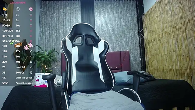 Snapshot of alex_bigcock11 chatting on February 5, 12:49 pm alex bigcock11 online show from February 5, 12:49 pm