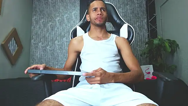 Snapshot of alex_bigcock11 chatting on March 4, 10:57 am alex bigcock11 online show from March 4, 10:57 am