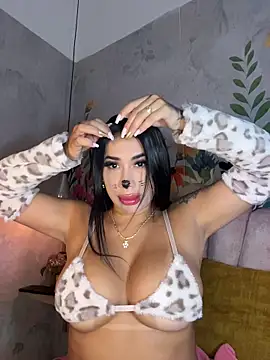 kiim taaylor online show from October 11, 3:02 pm