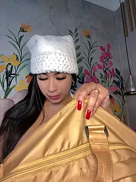 kiim taaylor online show from December 18, 8:01 pm