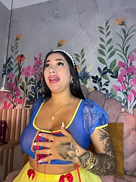 kiim taaylor online show from October 13, 1:02 pm
