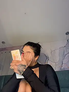 kiim taaylor online show from December 1, 11:33 am