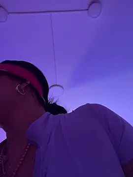 kiim taaylor online show from October 23, 6:06 pm