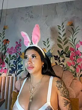 kiim taaylor online show from October 27, 1:01 pm