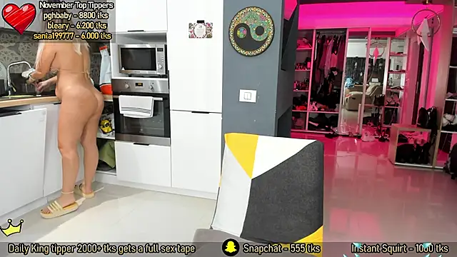 AmySuperHeroes online show from November 12, 1:37 pm