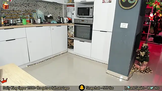 AmySuperHeroes online show from December 16, 1:15 pm