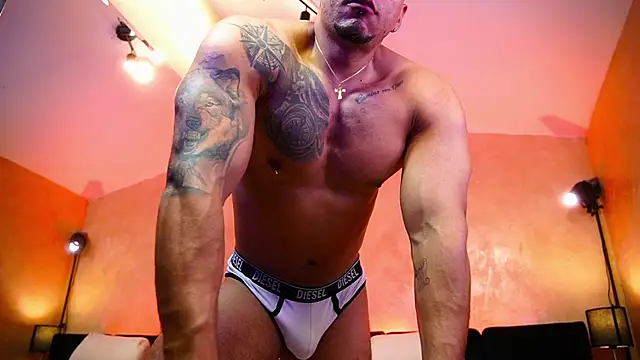 MassimoWalton2 online show from March 8, 1:55 am