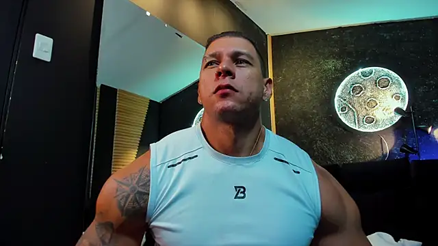 Snapshot of MassimoWalton2 chatting on January 9, 5:44 am MassimoWalton2 online show from January 9, 5:44 am