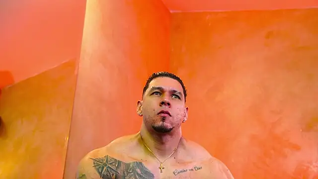 MassimoWalton2 online show from March 6, 1:50 pm