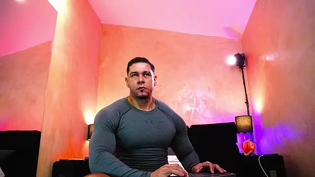 MassimoWalton2 online show from March 29, 1:24 pm