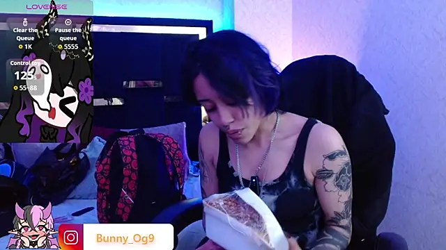 Snapshot of Bunny_O chatting on June 11, 2:11 am Bunny O online show from June 11, 2:11 am