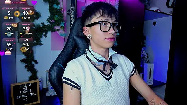 Snapshot of juniior_2311_ chatting on March 19, 9:05 pm juniior 2311  online show from March 19, 9:05 pm