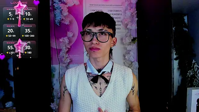 Snapshot of juniior_2311_ chatting on February 19, 7:26 pm juniior 2311  online show from February 19, 7:26 pm