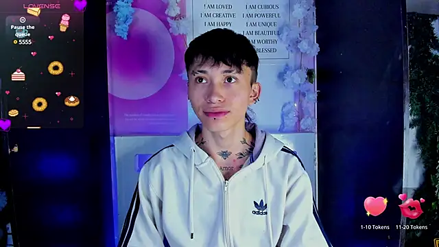 Snapshot of juniior_2311_ chatting on February 12, 9:22 pm juniior 2311  online show from February 12, 9:22 pm