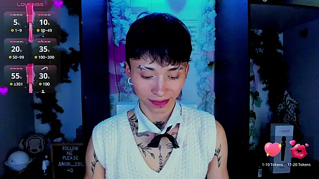 Snapshot of juniior_2311_ chatting on February 19, 10:31 pm juniior 2311  online show from February 19, 10:31 pm