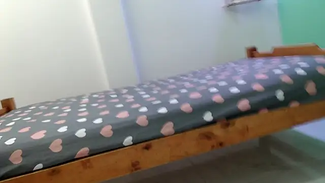 Snapshot of evaleribigtits18 chatting on February 2, 1:15 am evaleribigtits18 online show from February 2, 1:15 am