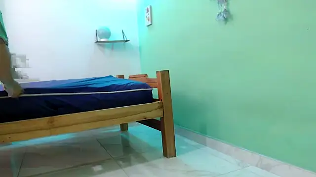 evaleribigtits18 online show from April 3, 1:34 am