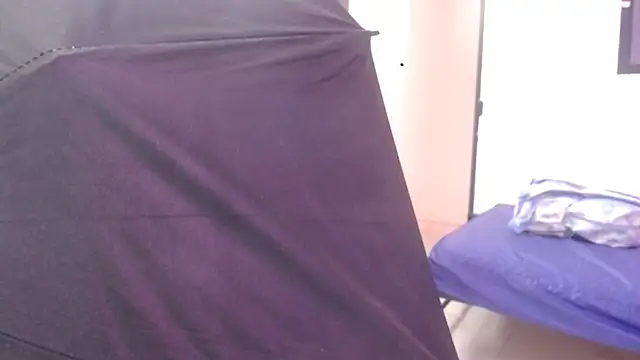 Snapshot of evaleribigtits18 chatting on January 19, 1:09 am evaleribigtits18 online show from January 19, 1:09 am