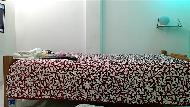 evaleribigtits18 online show from March 29, 1:29 am