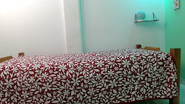 evaleribigtits18 online show from April 13, 1:31 am