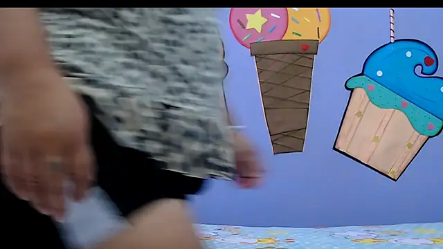 evaleribigtits18 online show from December 5, 7:12 pm