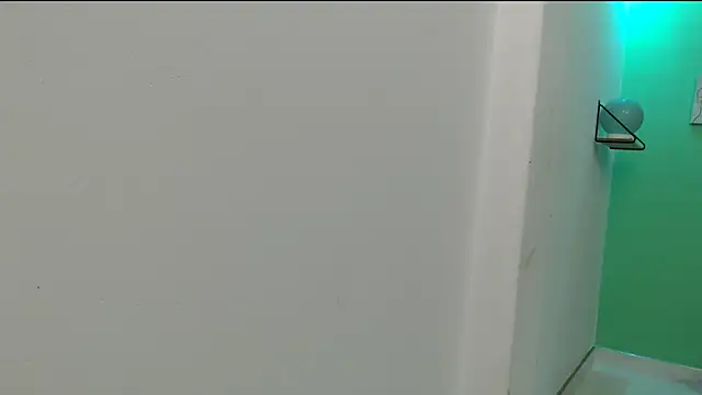 evaleribigtits18 online show from March 21, 1:51 am