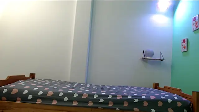 Snapshot of evaleribigtits18 chatting on February 12, 1:49 am evaleribigtits18 online show from February 12, 1:49 am