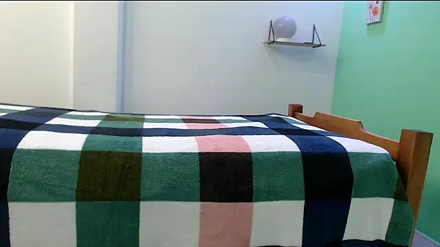 Snapshot of evaleribigtits18 chatting on February 23, 2:02 am evaleribigtits18 online show from February 23, 2:02 am