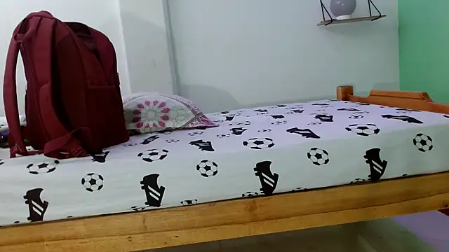 evaleribigtits18 online show from May 24, 1:05 am