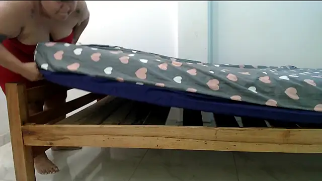 evaleribigtits18 online show from March 10, 2:04 am