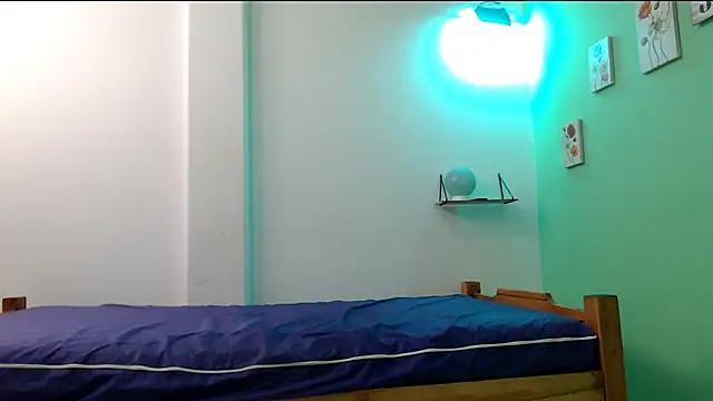 evaleribigtits18 online show from March 16, 1:57 am