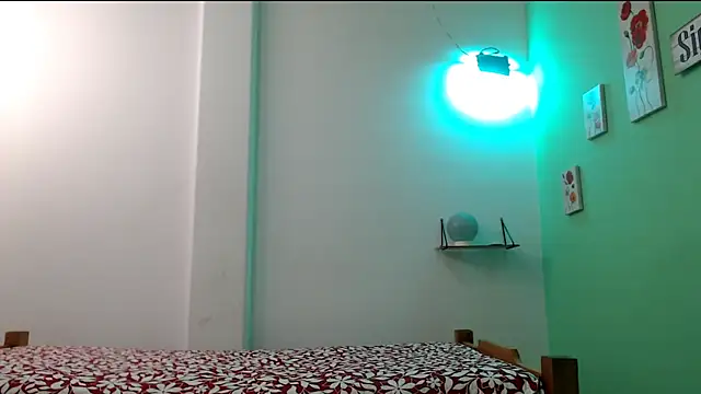 evaleribigtits18 online show from April 30, 1:34 am