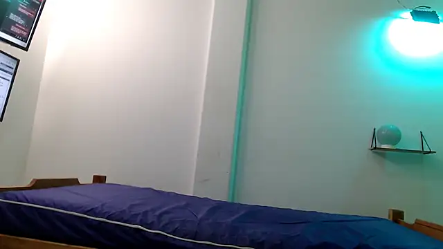 evaleribigtits18 online show from April 12, 1:09 am